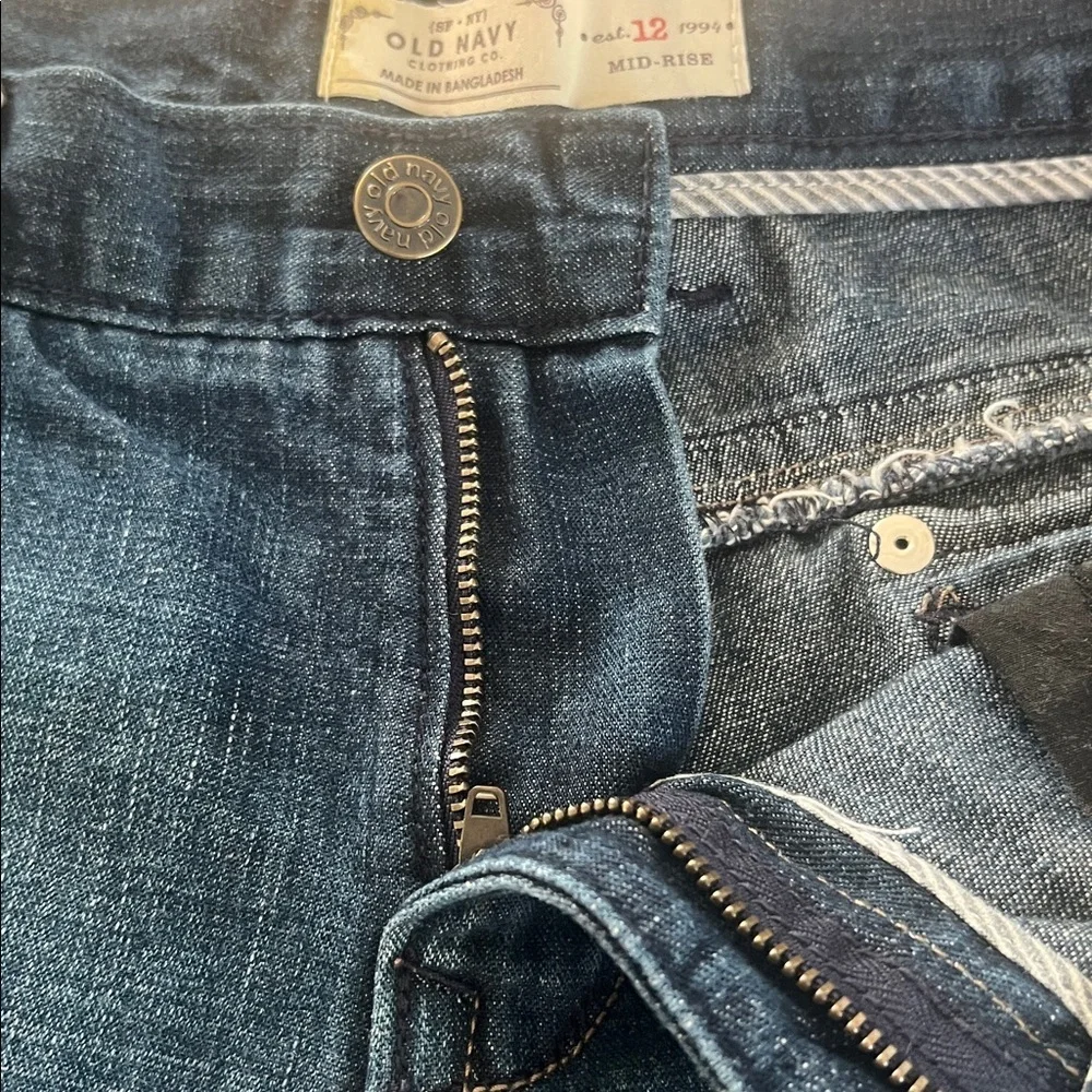 OLD NAVY-  MID RISE 1994 Cuffed 🩳 Women's Blue Jean Shorts